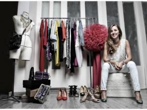 10 Item Fashion yang Wajib Ada Di Lemari Cewek