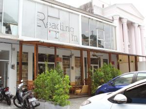 Nongkrong di Café Sambil Nambah Ilmu