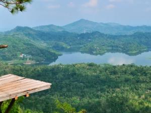 Menikmati Pemandangan Indah dari Ketinggian di Kalibiru